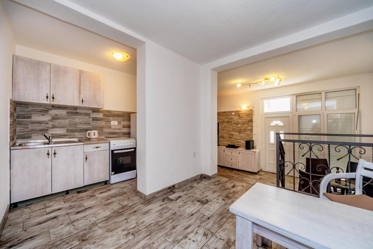 Apartmani Lira 수토모레 외부 사진